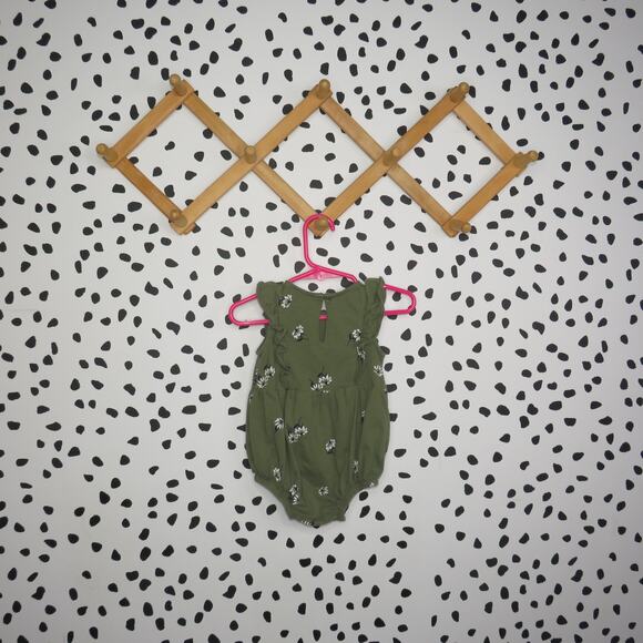 Old Navy Green Floral Print Ruffle Sleeveless Baby Onesie - Picture 3 of 6